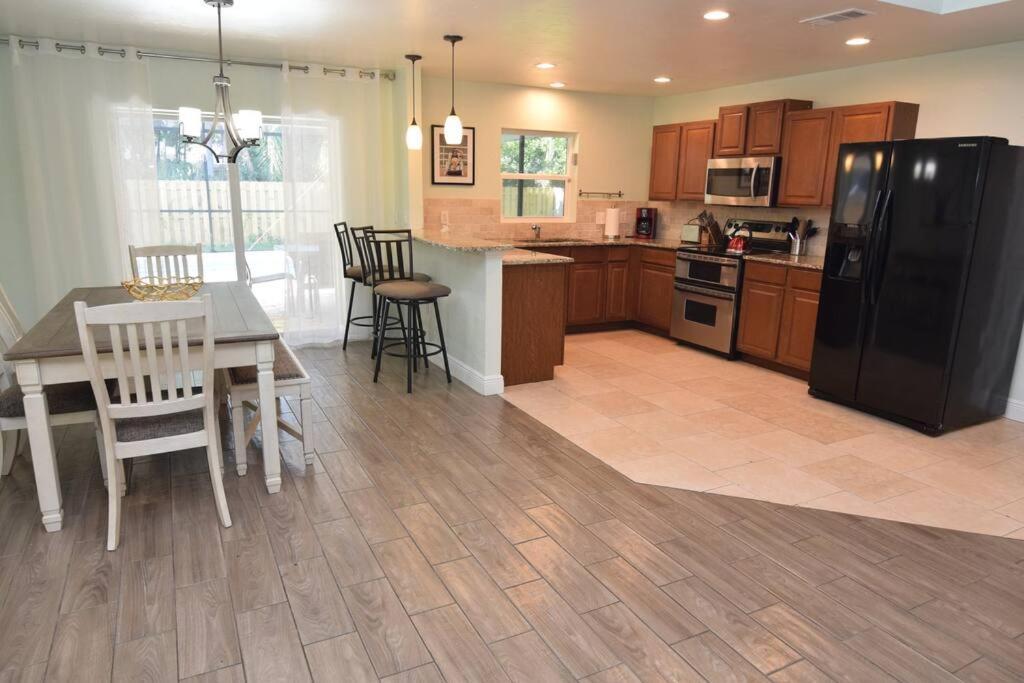 New England 3Bd 2Bt Home Heated Pool Close To Siesta Sarasota Exterior photo