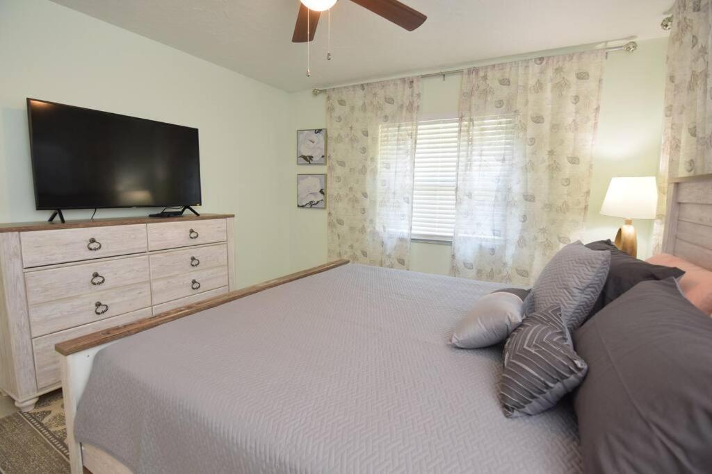 New England 3Bd 2Bt Home Heated Pool Close To Siesta Sarasota Exterior photo